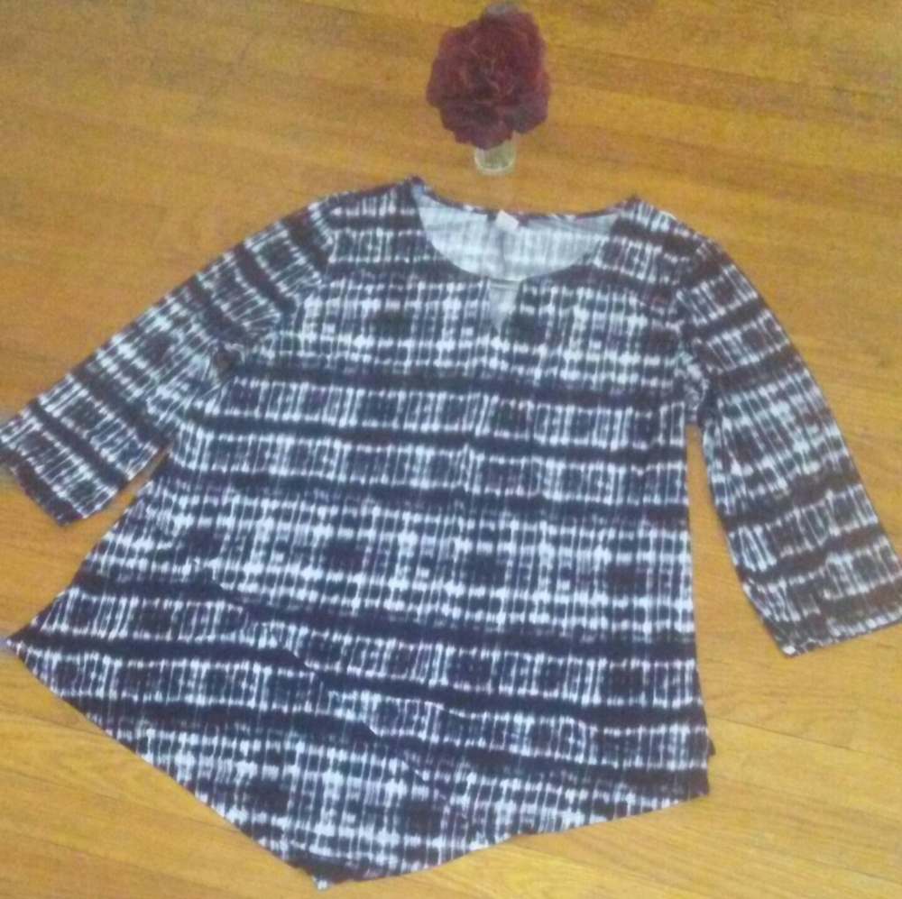 A Gorgeous Blk and Wht Tie Dye Blouse